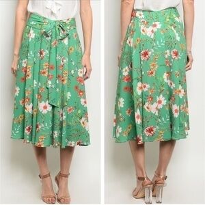 GREEN FLORAL KNEE LENGTH SKIRT